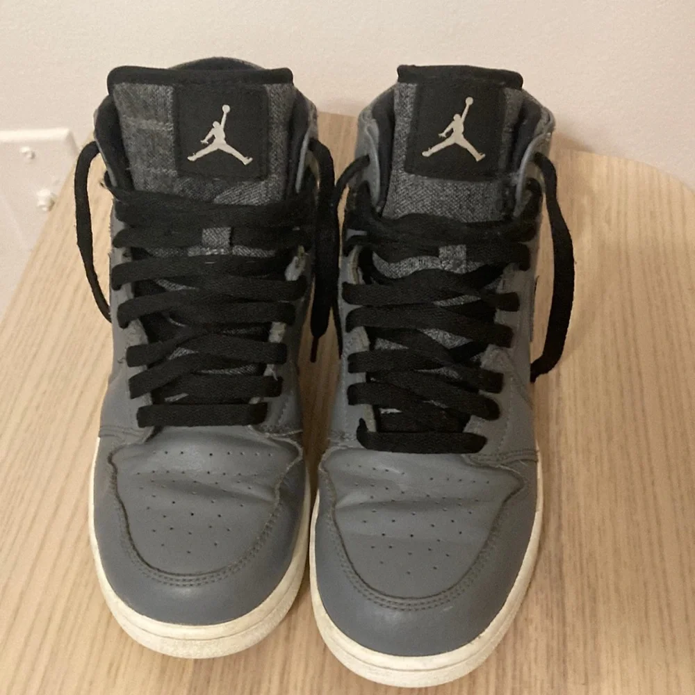 Nike Air Jordan 1 Retro High Cool Grey boys - Picture 2 of 7